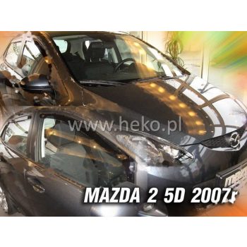 ветровик на MAZDA 2
